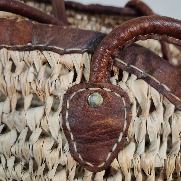 Vintage Woven Wicker Straw Market Large Basket Top Handles Leather Trim - Picture 7 of 14